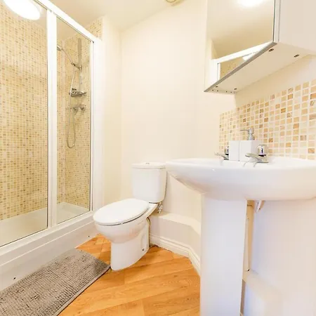 2 Bed 2 Bathroom Free Parking 아파트 브리스틀