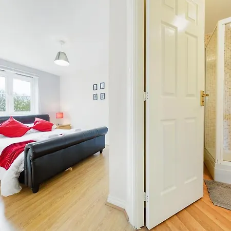 2 Bed 2 Bathroom Free Parking 아파트